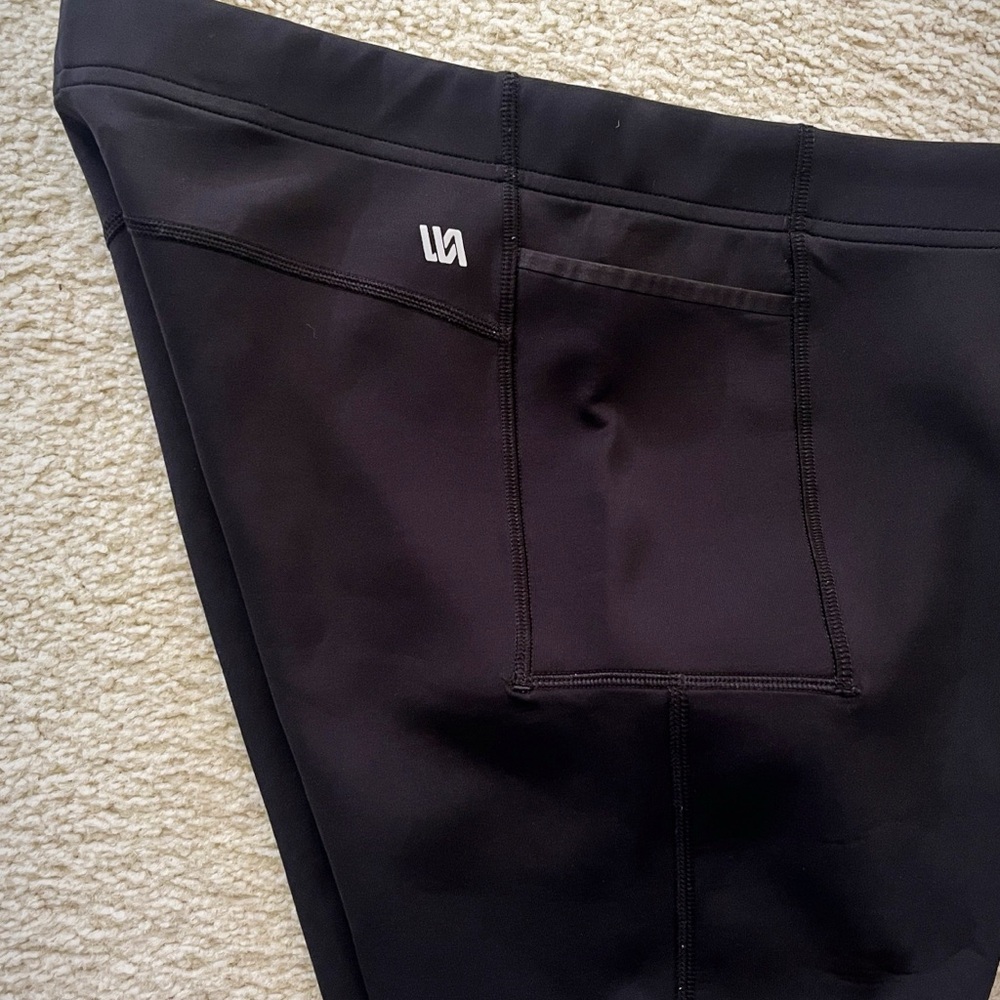 Workout shirt and leggings/tights combo. - Picture 3 of 7